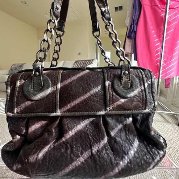 Vintage Fendi B Buckle Handbag Purchased in Paris In Good Condition - Picture 4 of 13